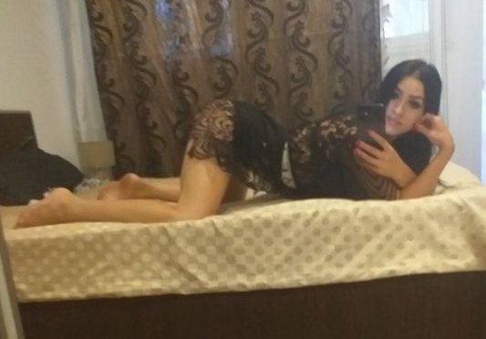 Bruneta sexy ochi verzi - Prestez un Super Masaj Erotic cu finalizare