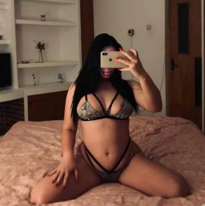 Tanara Superbuna - Te astept pentru un Masaj Erotic