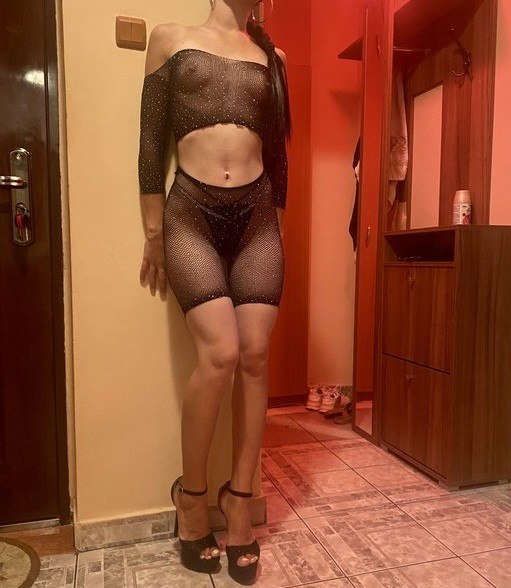 Miruna 20 ani bruneta slim sexy - Te invit la un Masaj Erotic de calitate