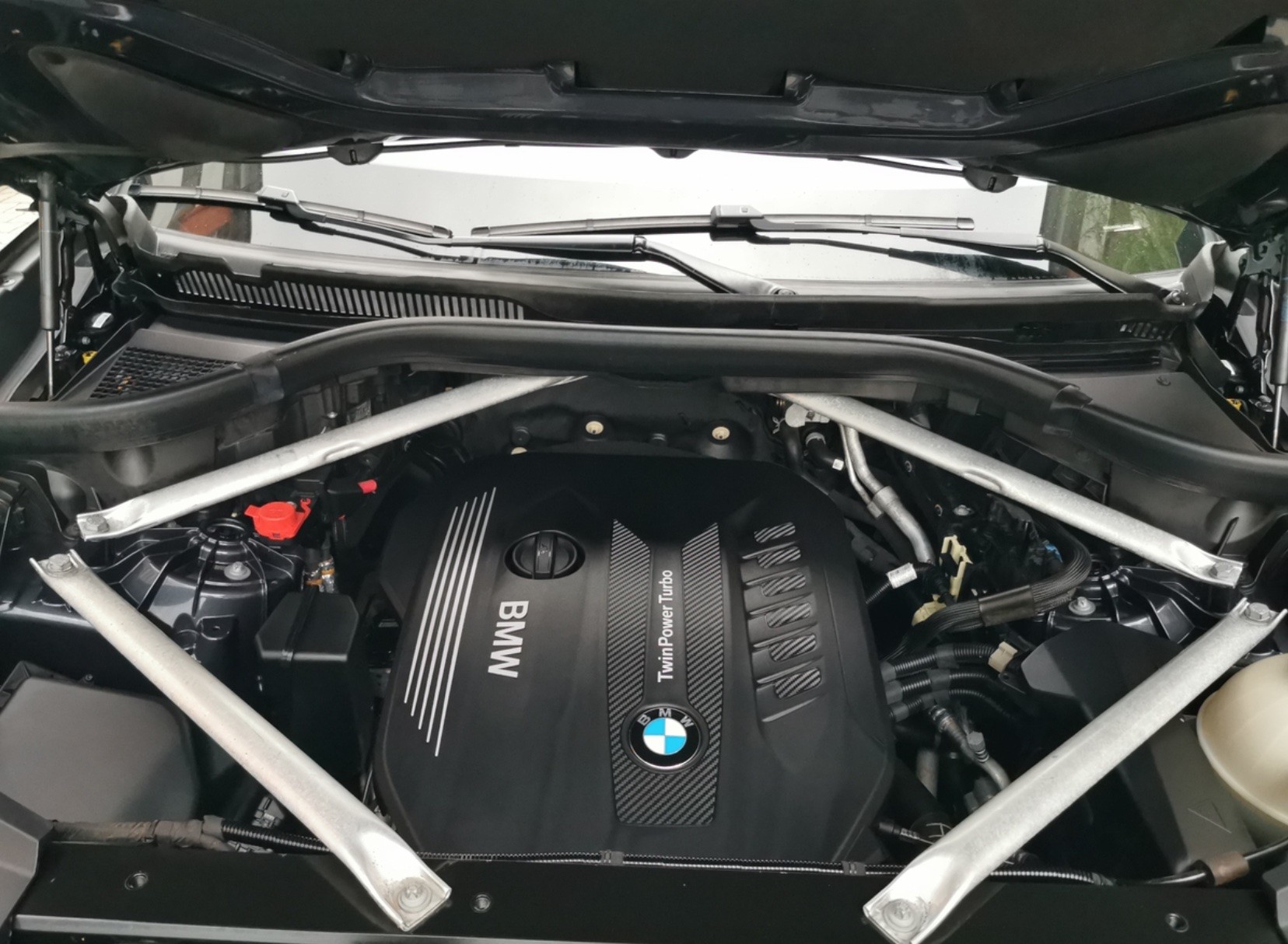 Vand-BMW-X5-2018-Diesel-Motor-view